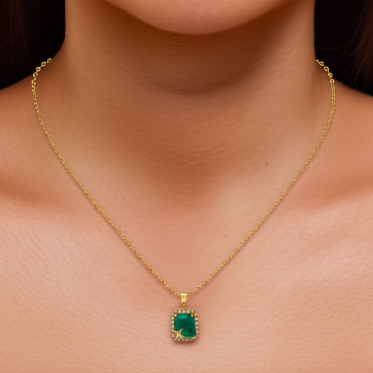 Emerald Glow Pendant – Timeless Charm in Green